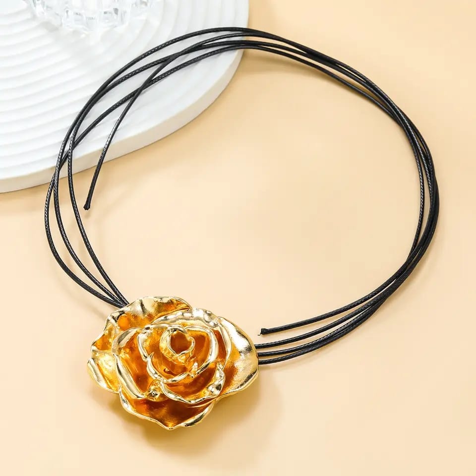 Rose Rendezvous Choker